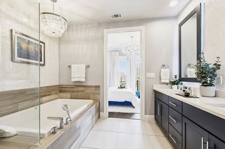 Master Bathroom - Top Floor - 2817 Shelby Ave