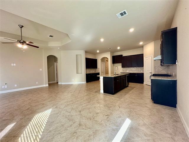 Building Photo - 16205 Weymouth Dr