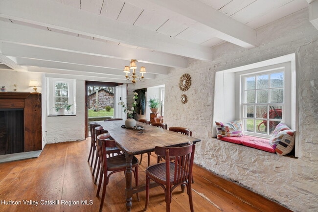 Building Photo - 48 Oak Rd