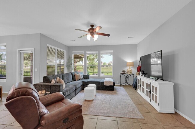 Building Photo - 8227 Clover Leaf Dr