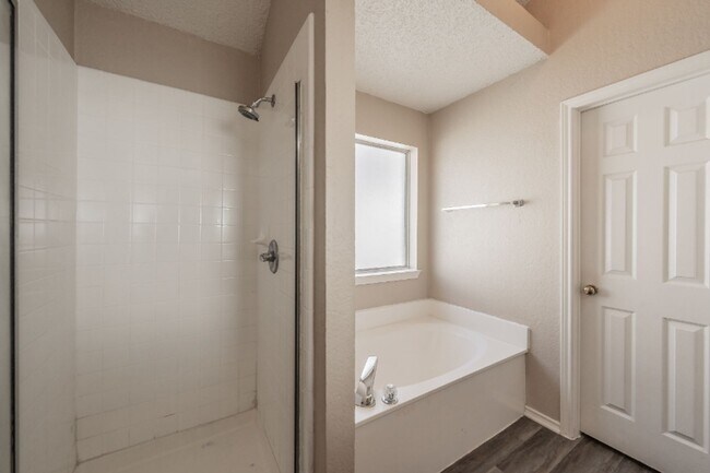 Building Photo - 1740 Cedar Tree Dr