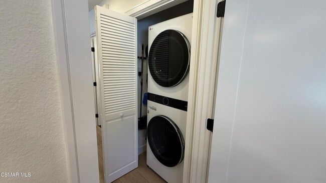 Building Photo - 3439 Highwood Ct