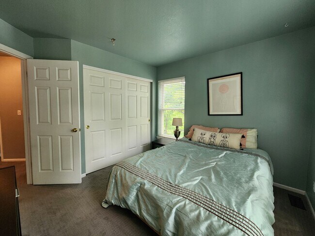 Building Photo - Stunning 3 Bedroom Townhome Tucked Away In...