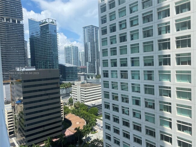 Building Photo - 950 Brickell Bay Dr