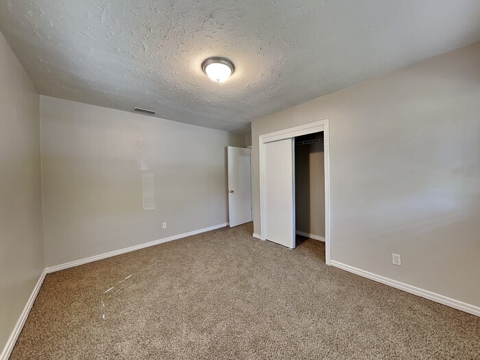 Building Photo - 6735 Gaillardia Rd S