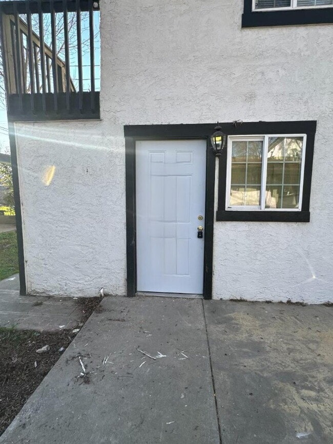 Building Photo - Charming Downtown Studio Apartment Perfect...