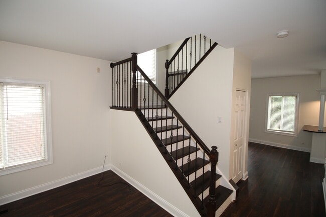 Building Photo - 2835 Cedar Glade Dr