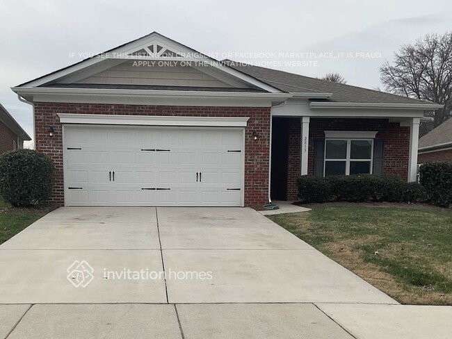 Building Photo - 2813 Santiago Circle