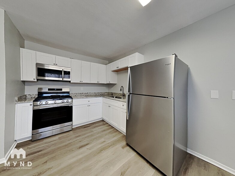 Building Photo - 4245 Larson Ln