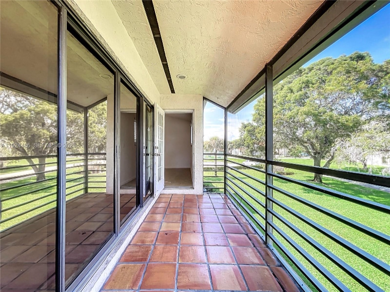 Building Photo - 20 Vía De Casas Sur