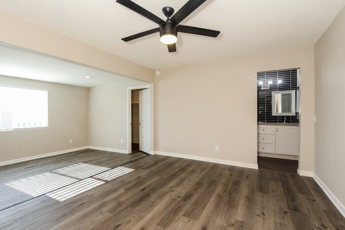 Building Photo - 6080 S Springbrook Dr