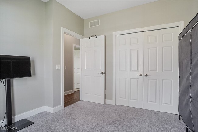 Building Photo - 341 Alexis Ln
