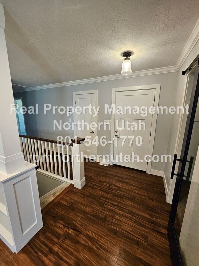 Building Photo - Stunning 5 Bedroom Home in Kaysville Now A...