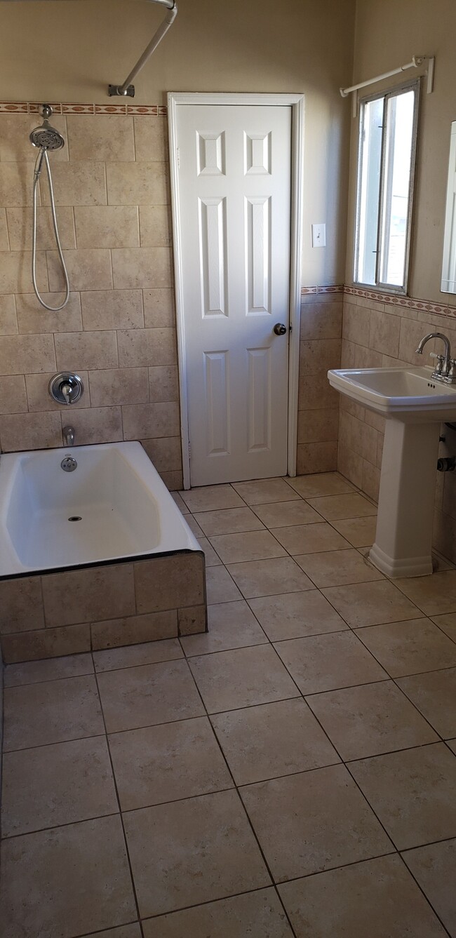 Bathroom - 1308 S Cloverdale Ave