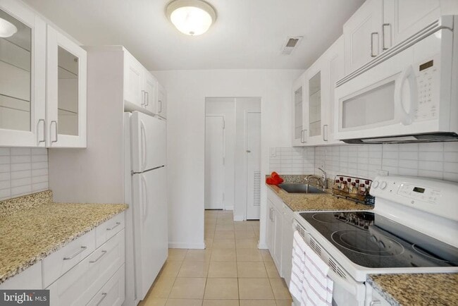 Building Photo - 3101 S Manchester St