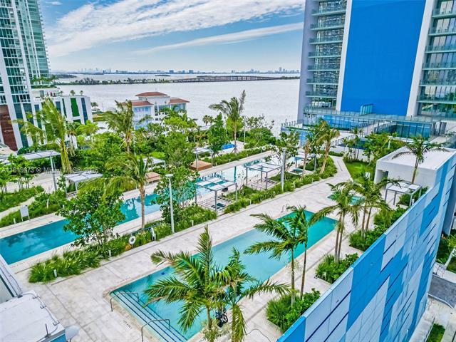 Building Photo - 17201 Collins Ave