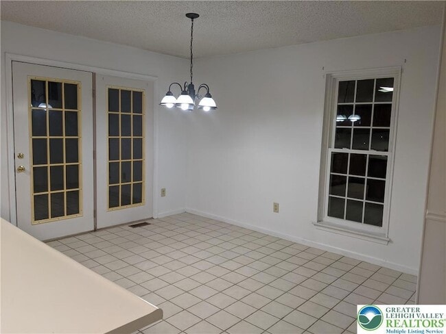 Building Photo - 1825 Falcon Dr