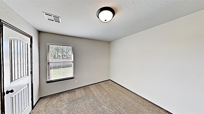 Building Photo - 1712 W Zachary Way
