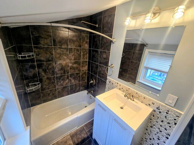 Building Photo - 1542 Washington St