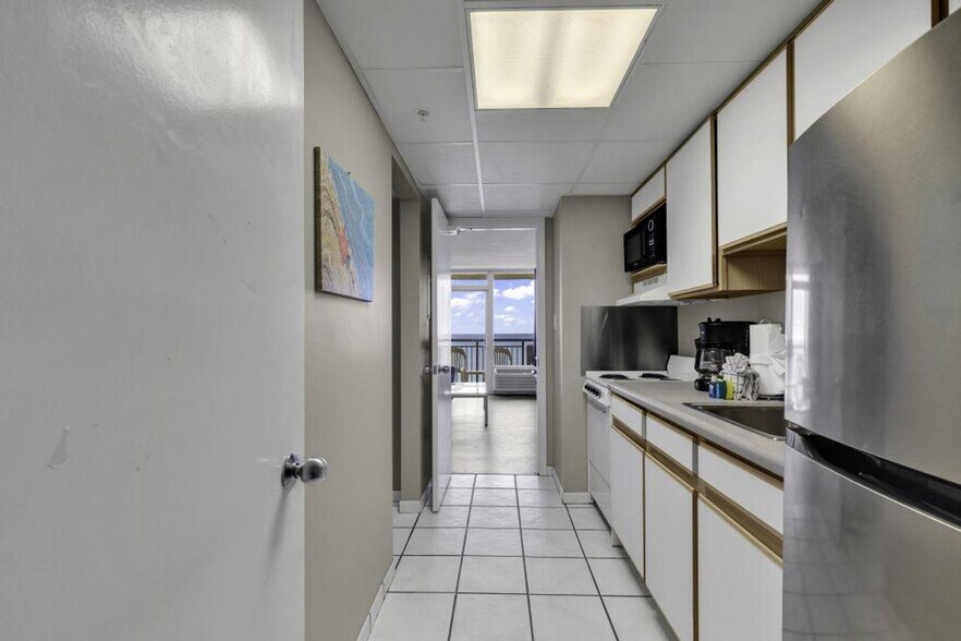 Building Photo - 2300 N Ocean Blvd