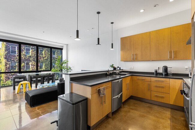 Building Photo - 36 A St