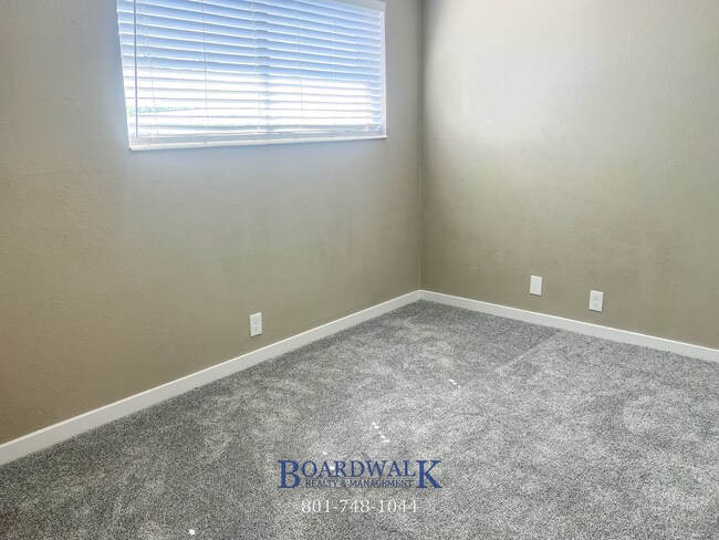 Building Photo - Recently Remodeled 2 bedroom in Salt Lake!