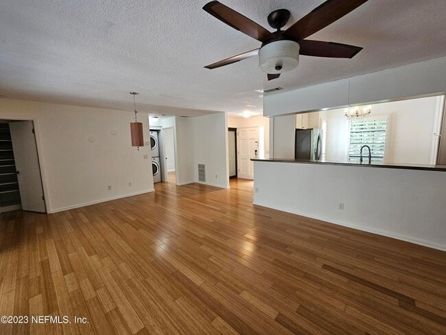 Building Photo - 120 Bermuda Ct