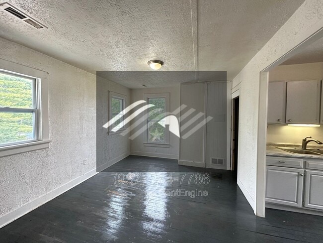 Building Photo - 721 E Pearl St