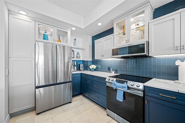 Building Photo - 1325 Snell Isle Blvd NE