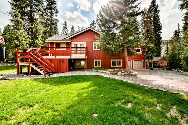 Primary Photo - 330 Wilderness Dr