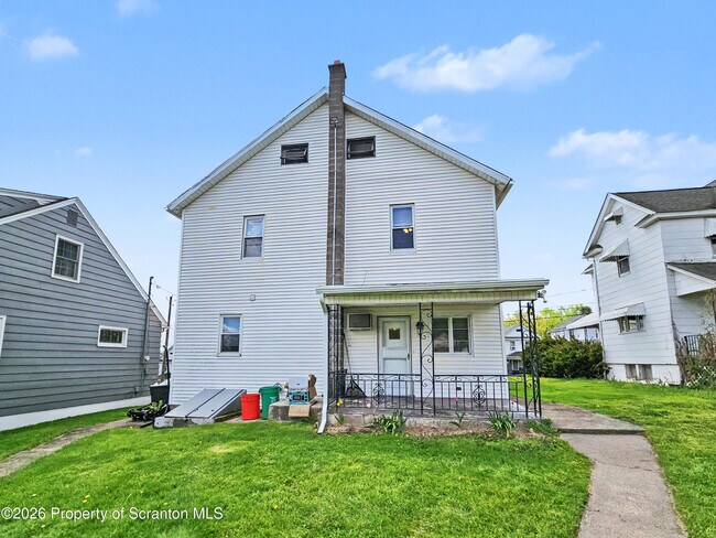Building Photo - 814 Price St