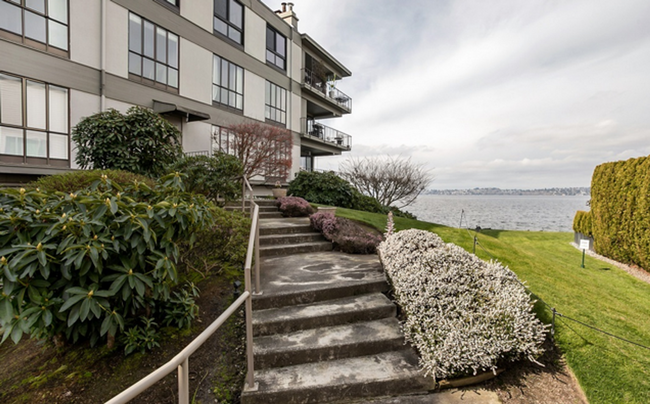 Building Photo - Beautiful Waterfront Condo in Kirkland - A...