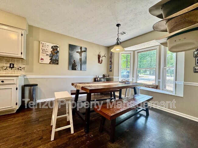 Building Photo - 173 Lee Rd 508
