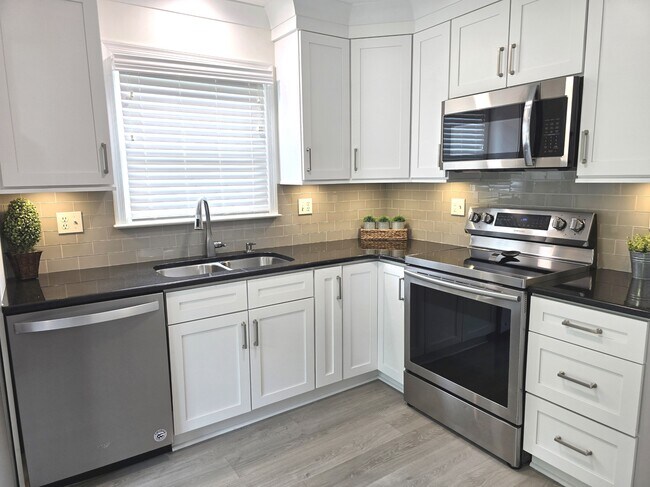 Building Photo - 508 Rock Cliff Ct