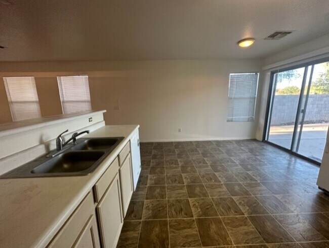 Building Photo - Gilbert 4 bedroom home