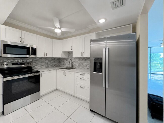 Building Photo - 1300 St Charles Pl