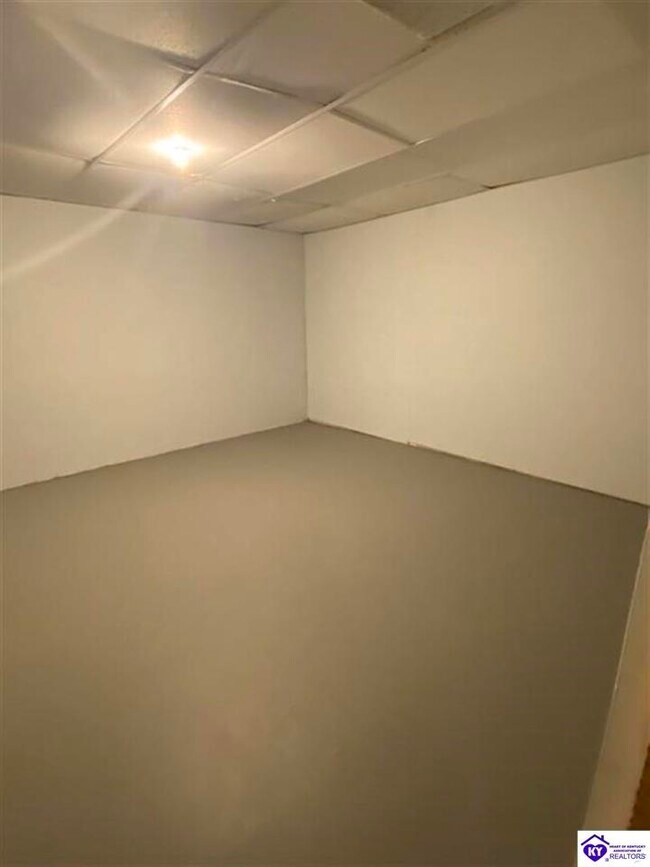 Building Photo - 621 E Lincoln Trail Blvd