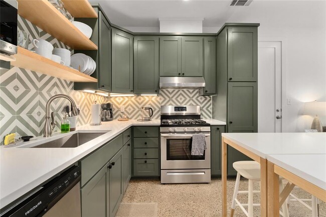 Building Photo - 1806 Garden St