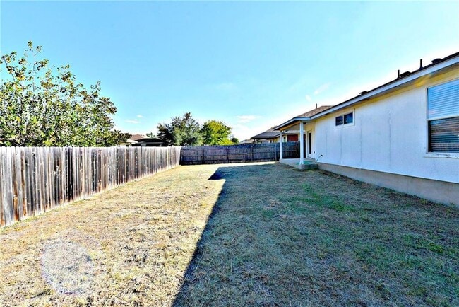 Building Photo - 1110 Henderson Dr