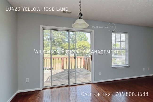Building Photo - 10420 Yellow Rose Ln