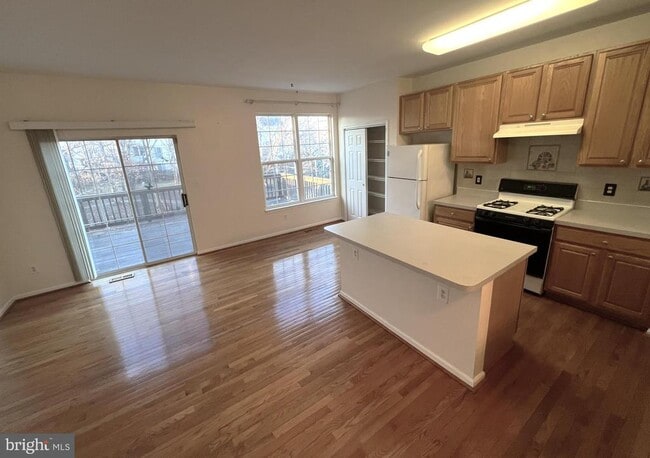 Building Photo - 45504 Trail Run Terrace