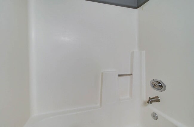 Building Photo - 2202 W Glenrosa Ave