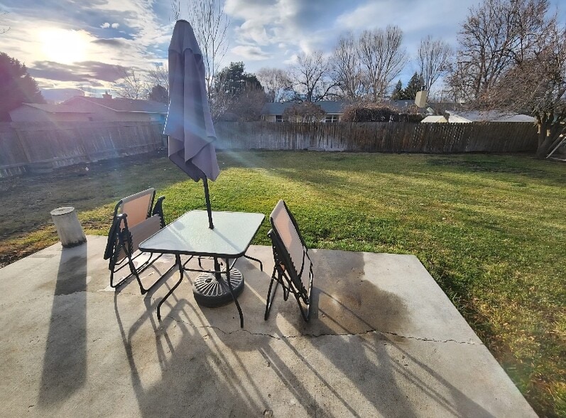 Building Photo - 875 Aspen Pl