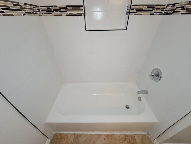 Building Photo - 10010 Sagecanyon Dr