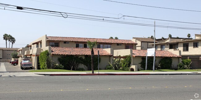 Primary Photo - Wind Song Apartments