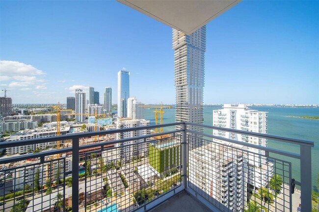 Building Photo - 2150 N Bayshore Dr