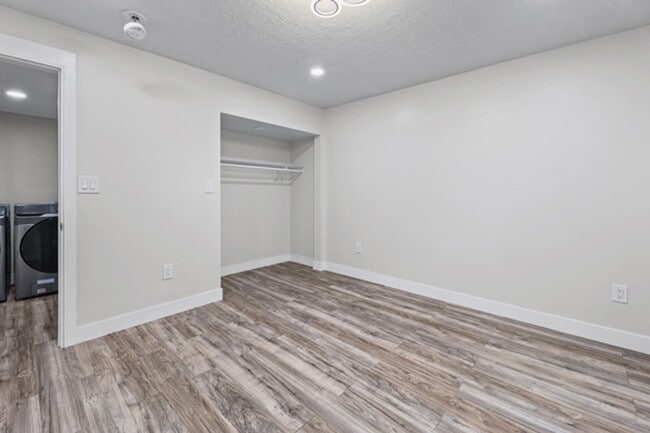 Building Photo - 2877 S Greenhead Dr