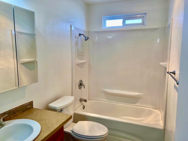 Building Photo - 1476 Seacoast Dr