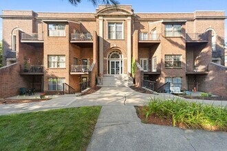 Building Photo - 325 Plantation St
