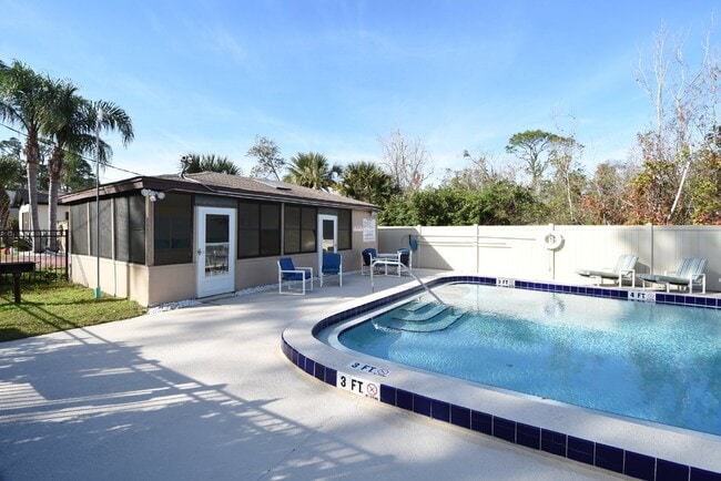 Building Photo - Lovely, 2 bedroom townhome in the Villages...